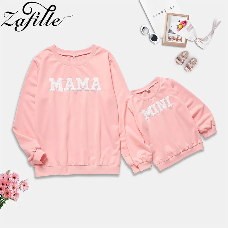 ZAFILLE Mother and Daughter Clothes Autumn Letter Pink Family Hoodies Mom and Son Matching Outfits Mama Kids Family Clothing 220531