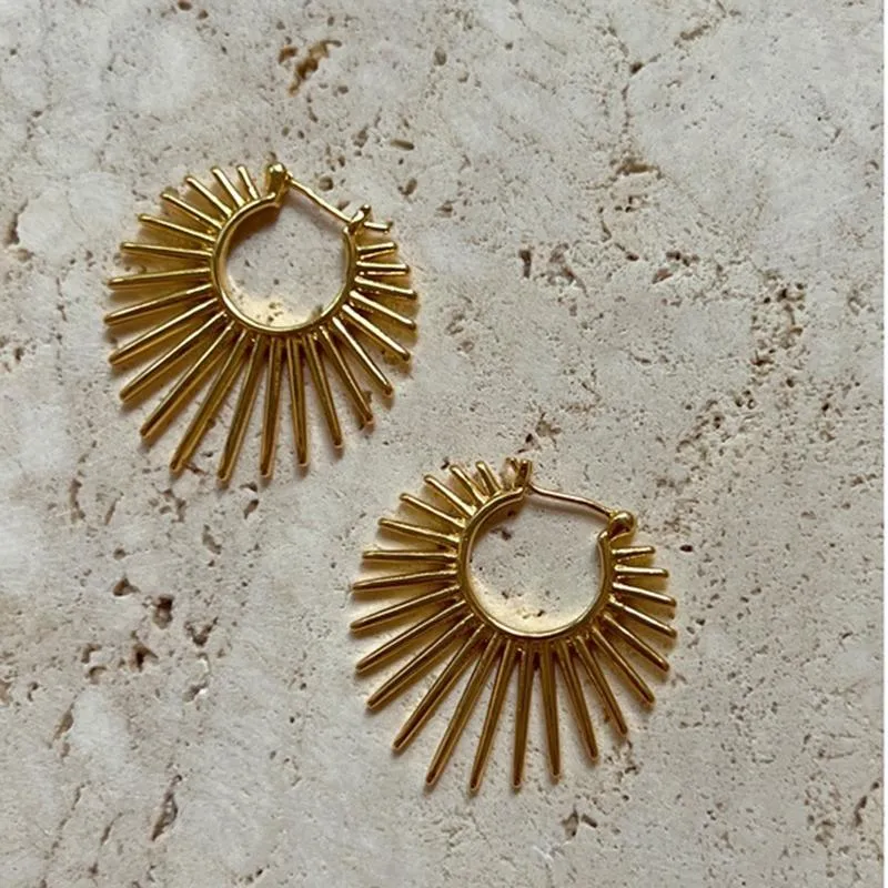 Boucles d'oreilles cerceau Huggie Spike Sun pour femmes, ligne dorée géométrique Unique, Cool, bijoux Streetwear JewelryHoop253M