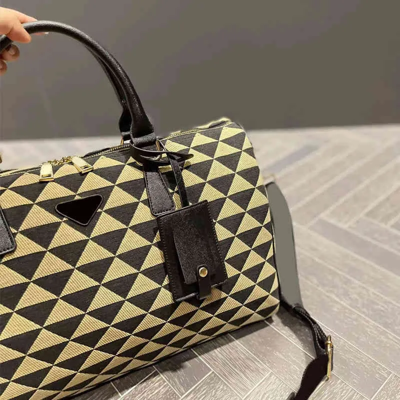 Треугольная печать туристическая сумка Duffle Bag Женщины Мужчины Дизайнерская багажная багажная сумка.