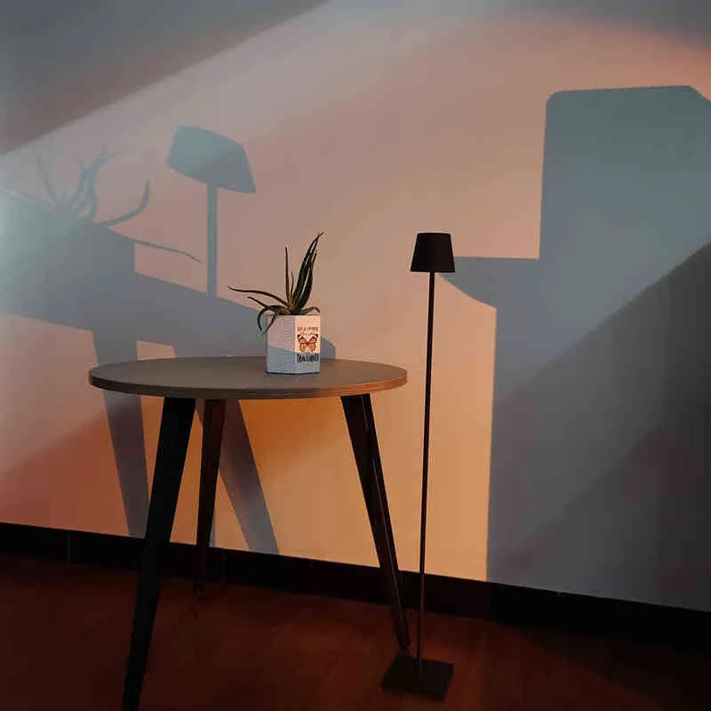 Nowoczesny el styl energetyczny lampa podłogowa aluminiowa aluminiowa USB ładowna akumulator bezprzewodowy przełącznik dotykowy światło podłogowe do sypialni H317N