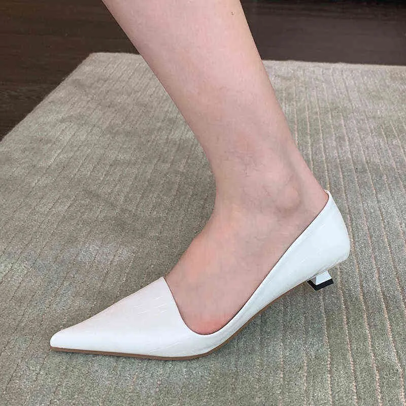2022 Spring vrouwen bling goud zilveren kitten hakken witte lage hakken pumps scarpins luxe ontwerper puntige teen feestjurk schoenen g220516