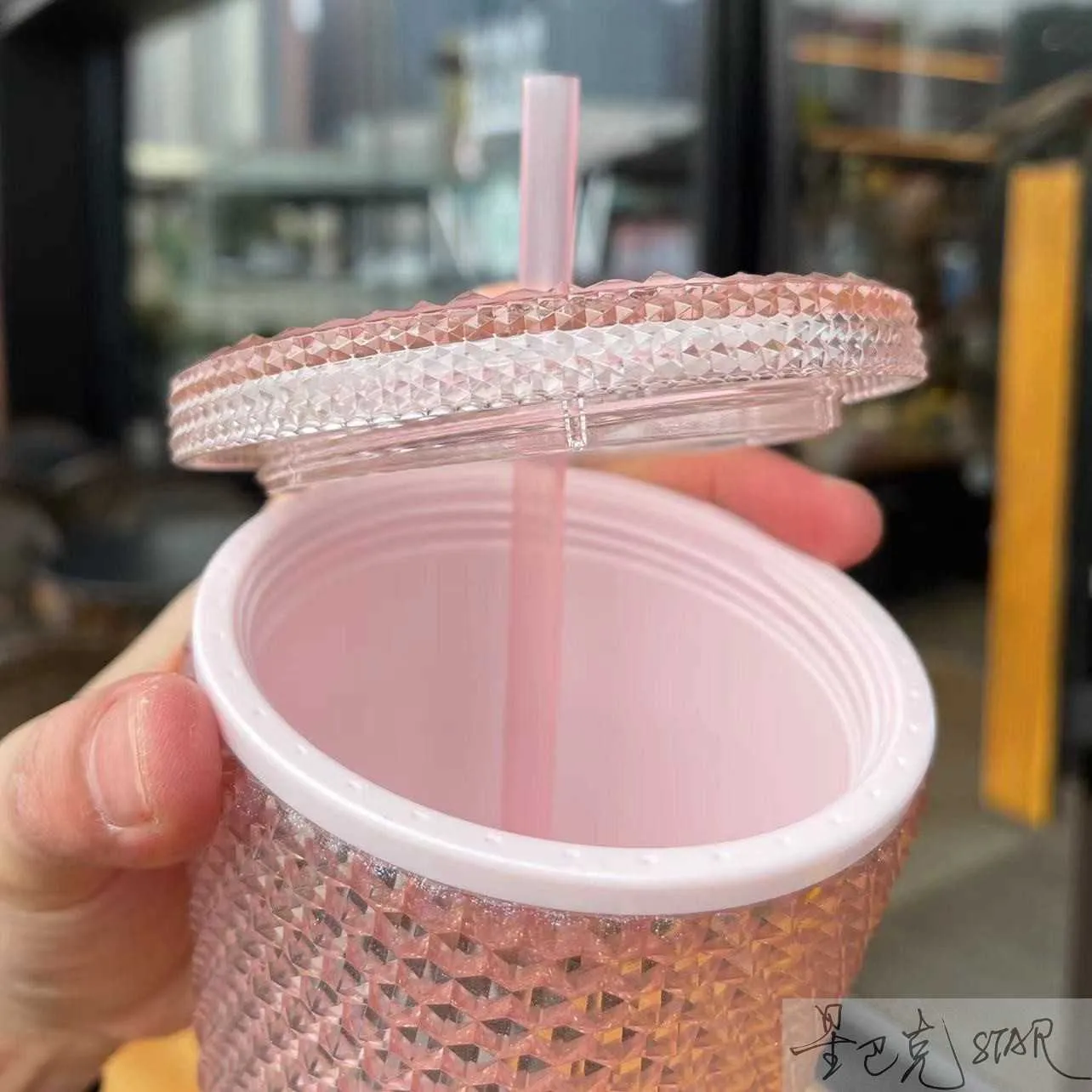 Starbucks new cup pink durian 710ml Cherry Blossom powder plastic straw cup high capacity coffee cup