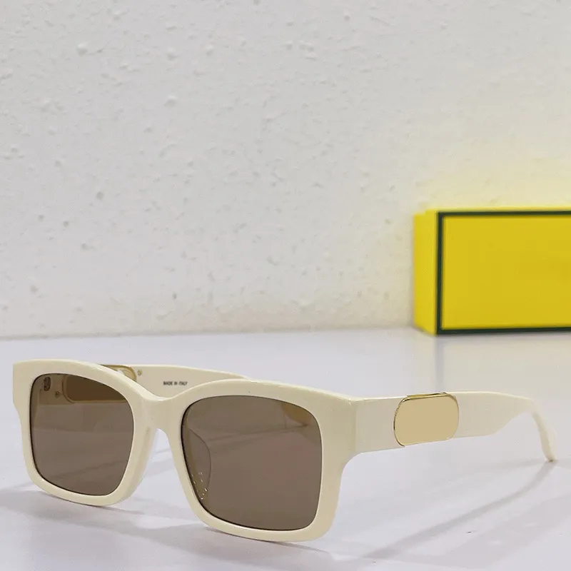 Gafas de sol OLock para hombre y mujer Gafas rectangulares de acetato negro OLock F4008 Puente bajo Patillas de metal dorado con logotipo de gran tamaño UV Pro251t