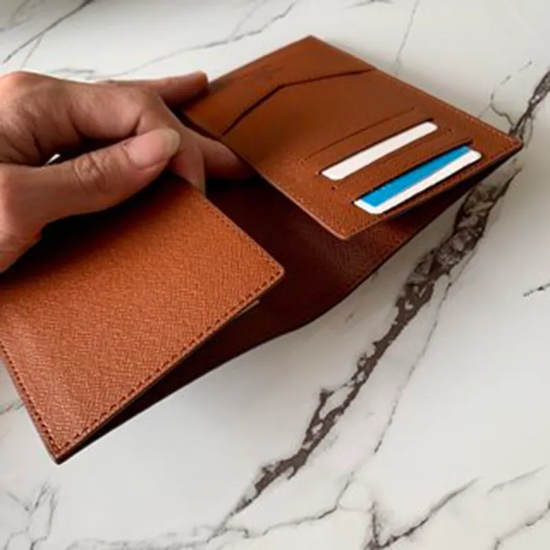 Nuovo porta passaporto di design in pelle di lusso Porta carte di credito da donna e da uomo Portafoglio da viaggio2399