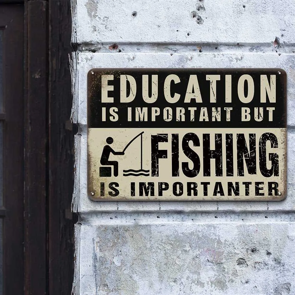 Divertenti cartelli in metallo da pesca Lake House Wall Decor L'istruzione è importante ma la pesca è più importante 12x8 pollici Lake House Decor6576822