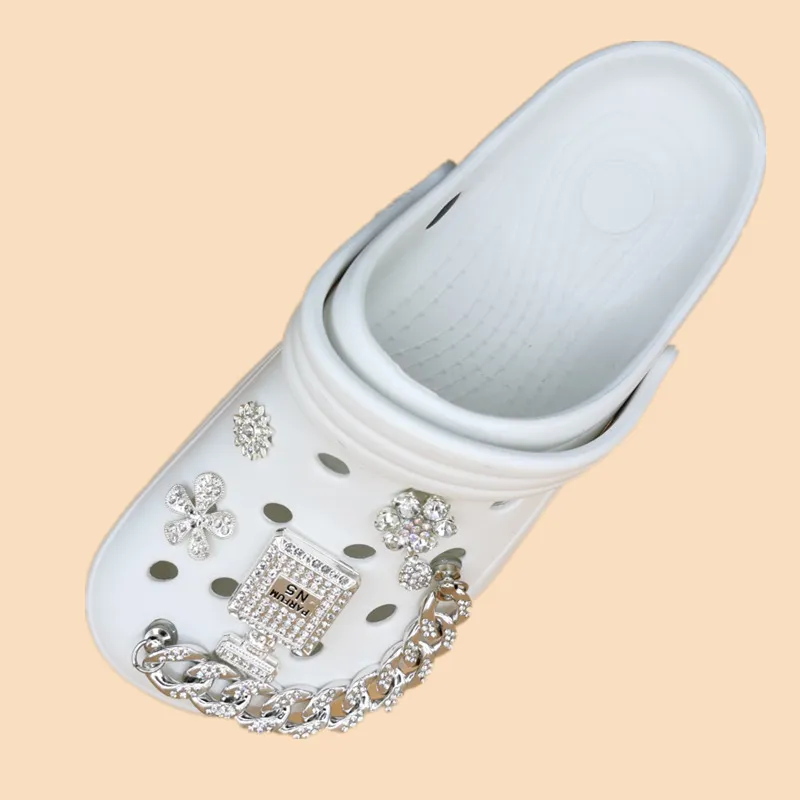 Scarpe Charms Designer Gem Croc Bling strass Ragazza Regalo Clog Decaration Accessori bottiglie di profumo in metallo 220527