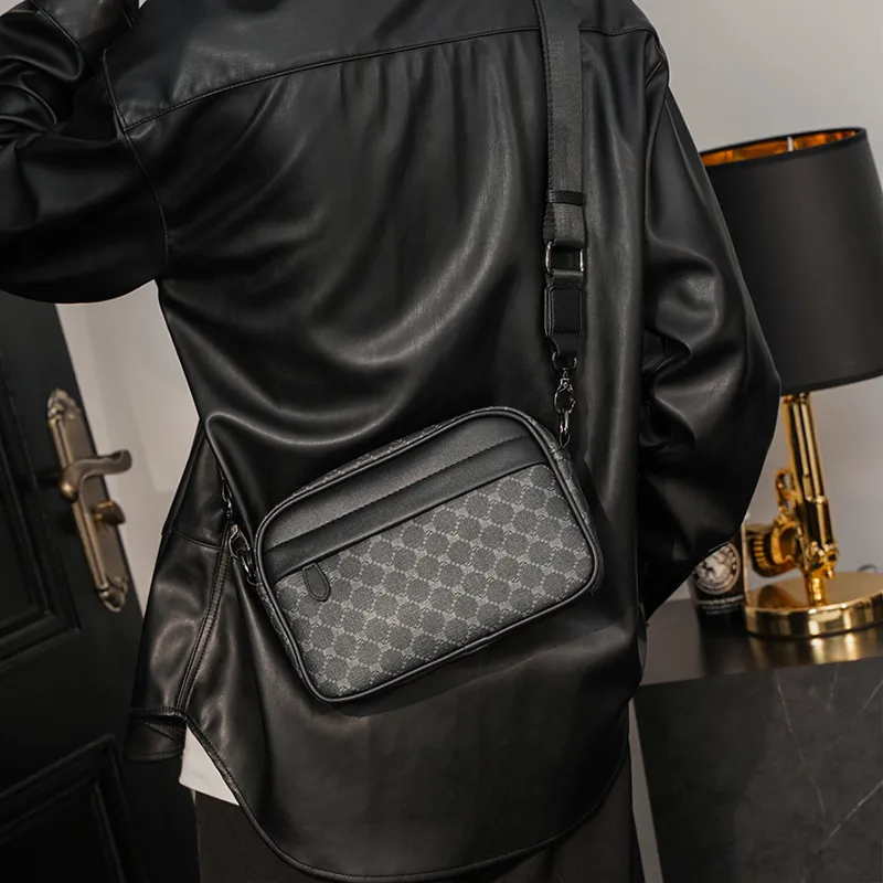 Lyxig handväska Herraxelväska Lädergitter Designer Crossbody-väskor för män Handväska Affärsväskor Messenger Man
