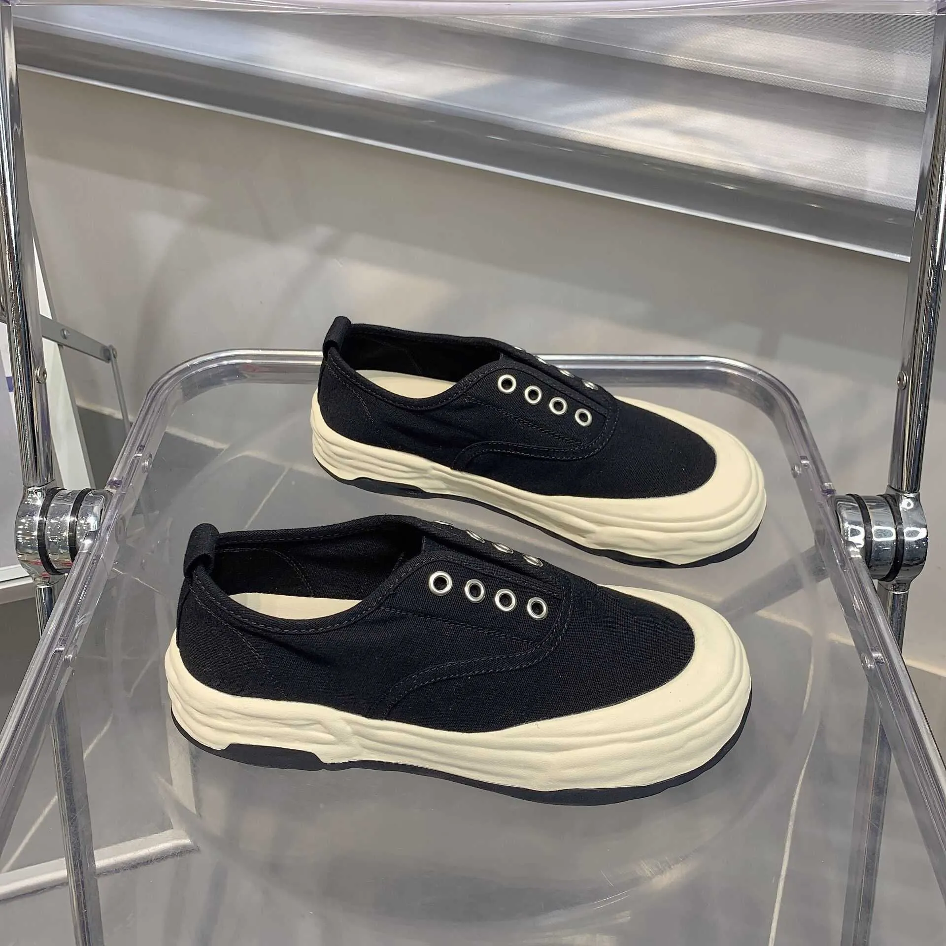 Topselling Summer Canvas Shoes Women Classic Luxury Loafers 2022 Nya mångsidiga vita skor för lata människor snörning sko
