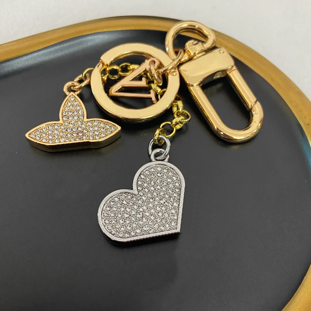 Бриллиантовый модный роскошный дизайнерский брелок с бриллиантами, пряжка для ключей, цветок, буква, серебро, съемные брелки для мужчин, женская сумка Pe260f