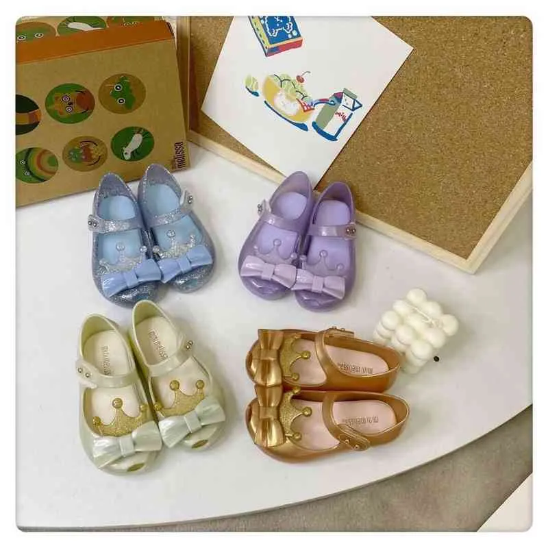 2022 Yeni Stil Prenses Taç Yay Kızlar Sandalet Çocuk Yüksek Kaliteli Mini Melissa Jelly Ayakkabı Çocuklar Plaj Ayakkabıları Bebek HMI058 G220523
