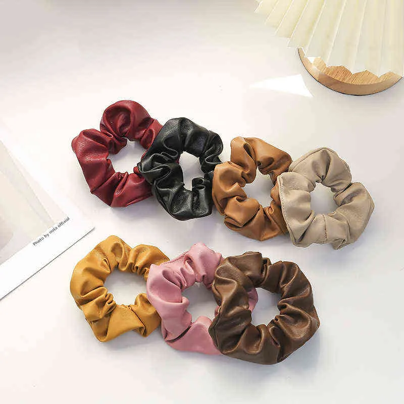 Snygg PU Läder Scrunchies Solid Hair Rubber Band för Kvinnor Flickor Elastiska Hårband Ponytailhållare Mode Hår Tillbehör AA220323