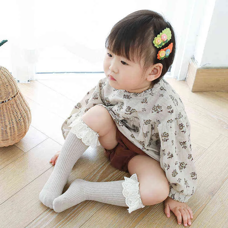 Nouveau-né Bébé Fille Solide Chaussettes Tricotées Avec Des Volants Dentelle Décoration Belle Tube Bas Pour Printemps Automne Hiver Accessoires J220621