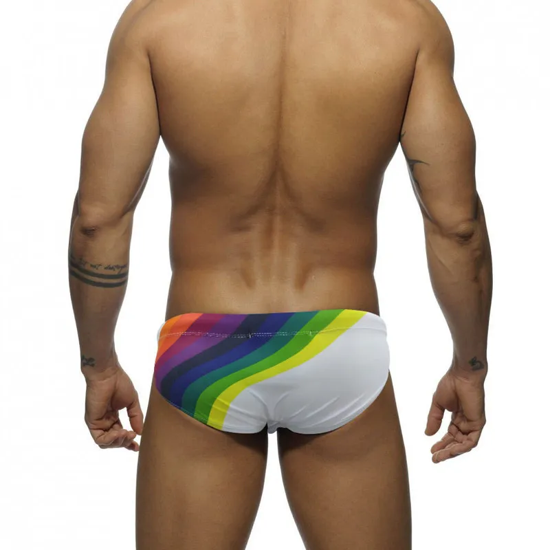 Sexy Regenbogen Streifen Badeanzug Männer Bademode Schwimmen Slip Bikini Badehose Shorts Unterwäsche Männlich Strand Surf Bad Anzug Tragen Höschen 220509