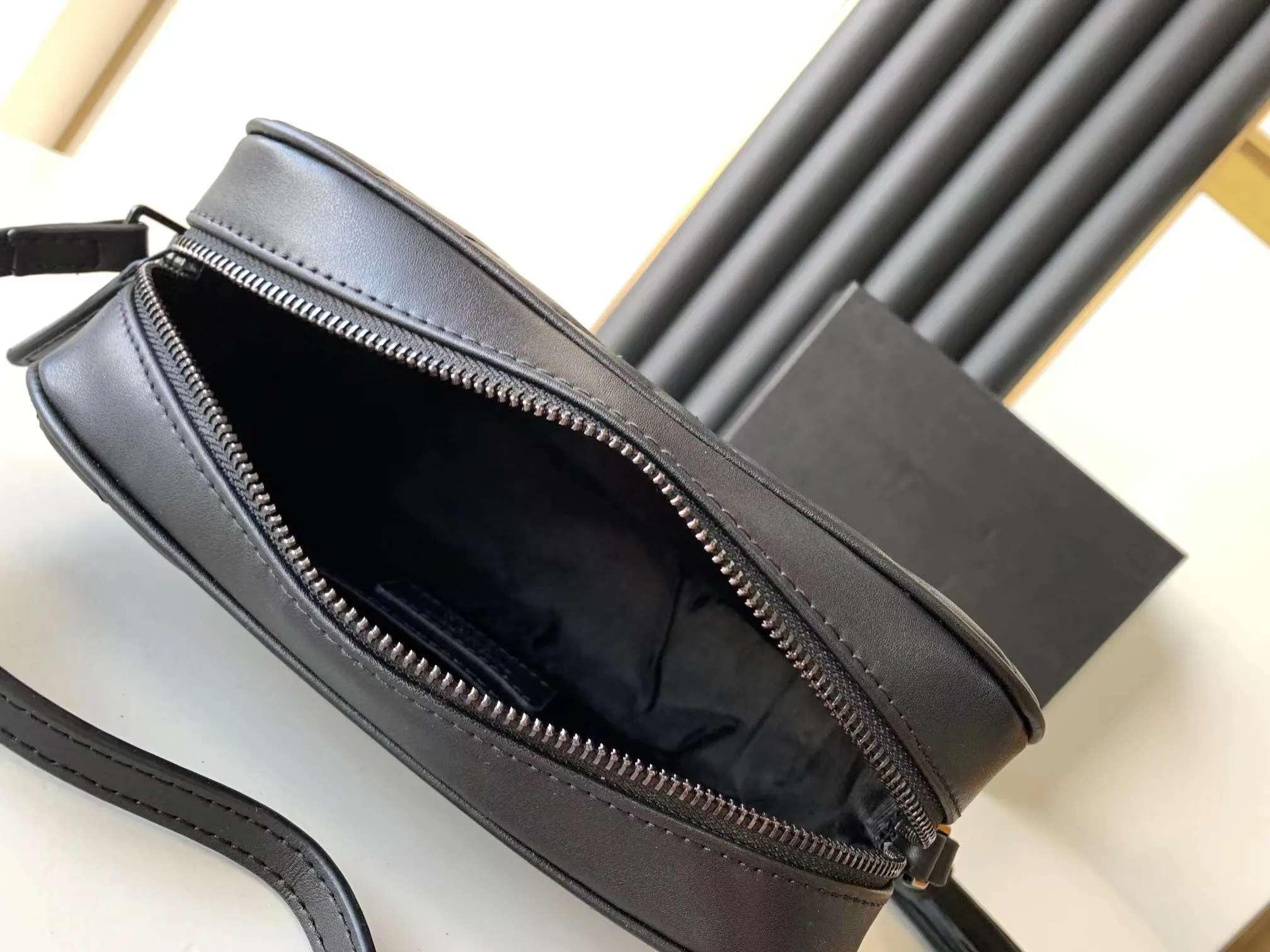 Tasarımcı Luxurys Moda Omuz Çantaları 2022 Kadınlar Gerçek Deri Tasseller Çanta Çantalar Elçi Crossbody Bag