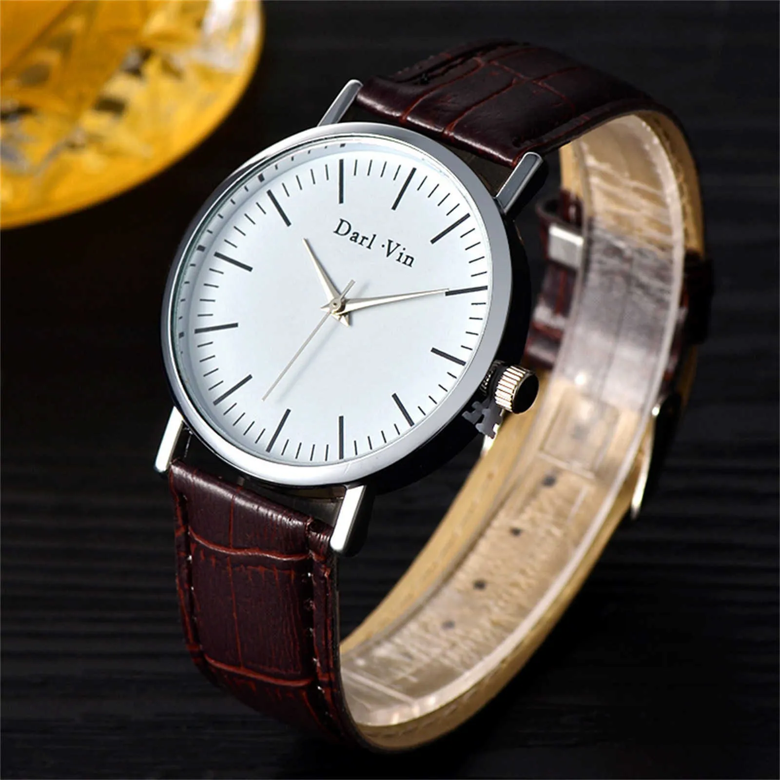 Kwarcowy zegarek biznesowy rzymski pasek skórzany pasek dla mężczyzn trend mody twórczy kreatywne wysyłkę na rękę