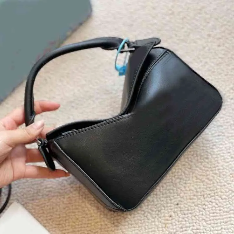 ショルダーバッグデザイナーバッグファッションハンドバッグレザーミニ幾何学ポータブルスプライシングソフトレザーの女性の単一斜め枕財布220527