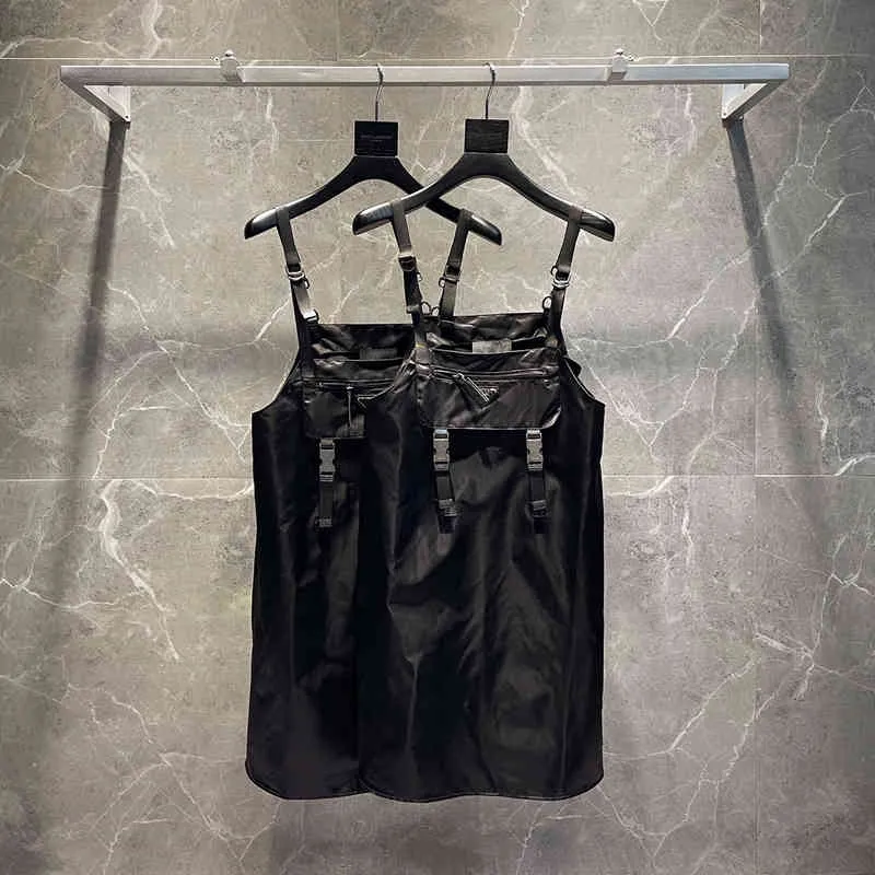 2022 Vår och sommar New Women's Wear Triangle Function Dark Series Ribbon Nylon Strap Kjol