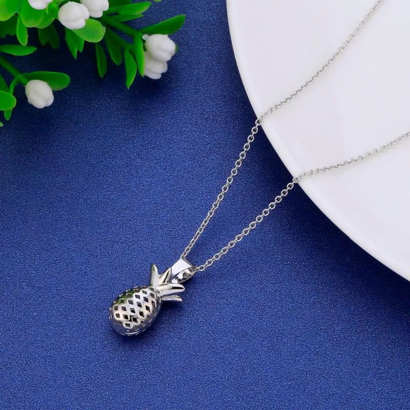 Colliers de pendentif mignon argentés à fruits à ananas Pendants beaux coulants de bijourie de style doux pour les cadeaux de fête des femmes 210r