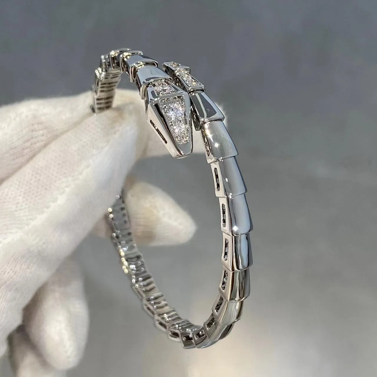 Luxe gouden armband overdreven serpentijn onregelmatige heren- en damesarmbanden high-end boetiek Valentijnsdag b188H