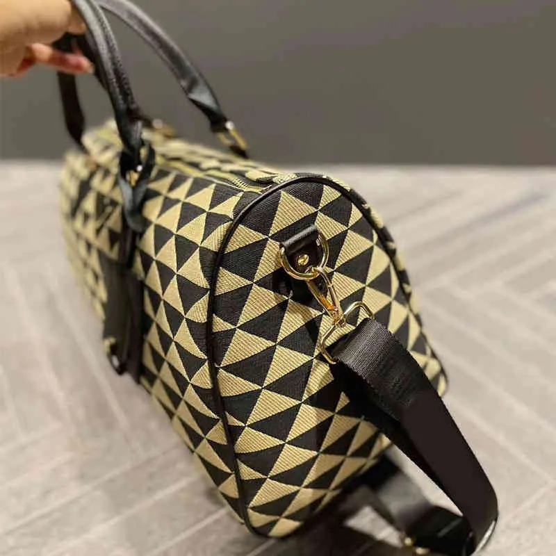 Треугольная печать туристическая сумка Duffle Bag Women Men Men Designer Travel Lugge Bugt Bag Ladies Classic Sumbag Sumbag3032