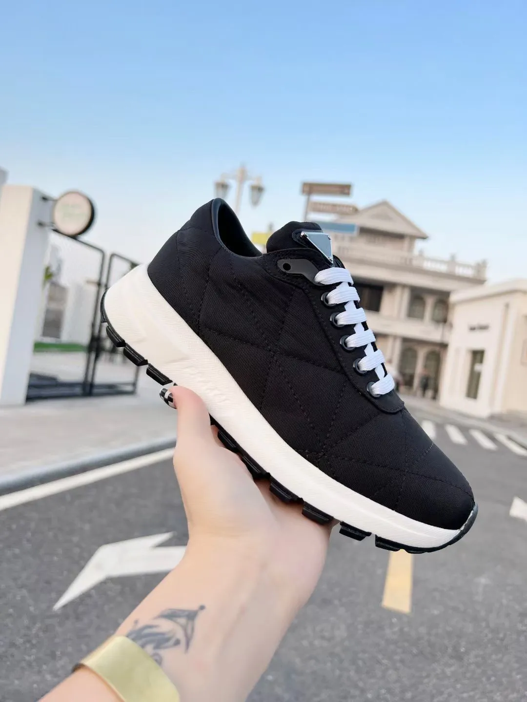 Casual Buty trenerzy Kobieta projektant butów Lady Sneakers Platform Gym Kobiety Podróżuj skórzane koronkowe litery Grube Dno z tenisami pudełkowymi 100%