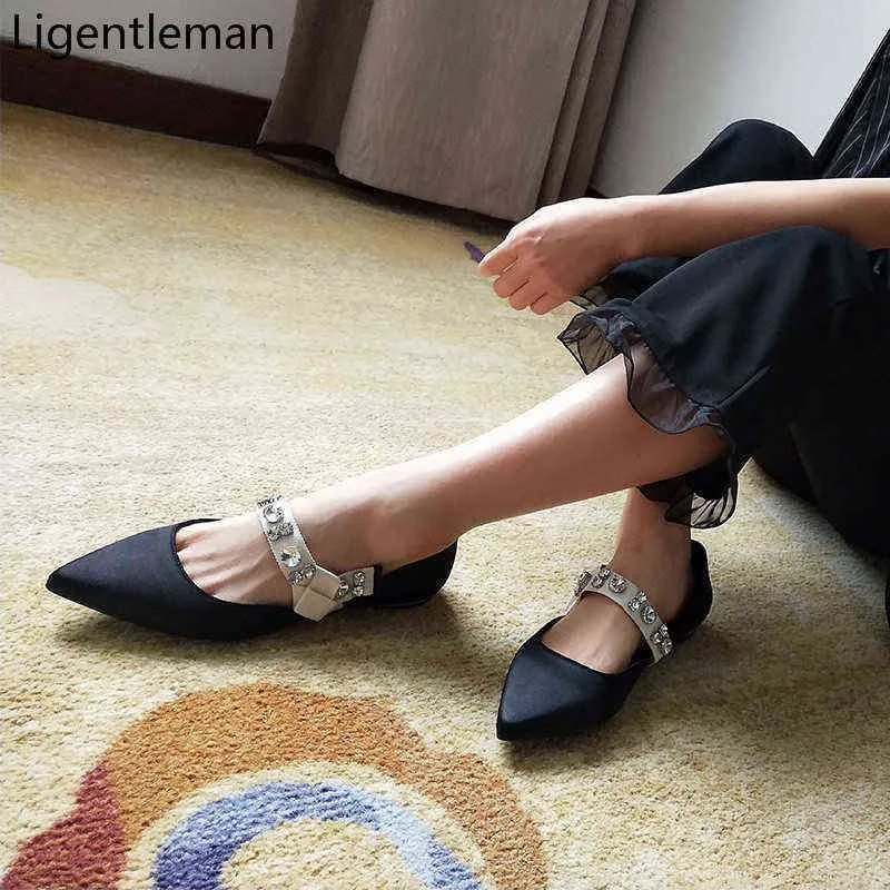 Klänning skor lägenheter sandaler kvinna grundläggande svart satinduk rhinestones pekade tå grunda ihåliga mode casual kvinnor 220316