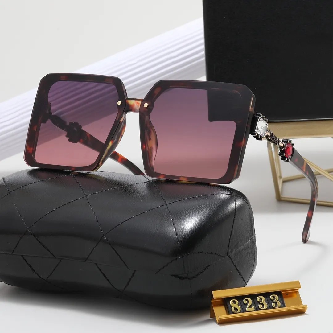 Summer High Quality Sunglasses Oversized Flat Top Ladies Sunglasses Square Frame Fashion Designer Belt Box 8233