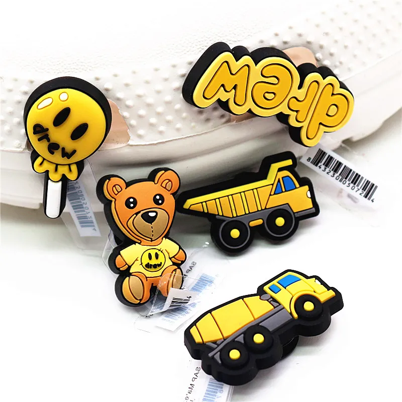 오른쪽 PVC 노란색 트럭 신발 매력 샌들 액세서리 CROC JIBZ 키즈 파티 X-MAS 선물에 대 한 귀여운 곰 롤리팝 구두 장식