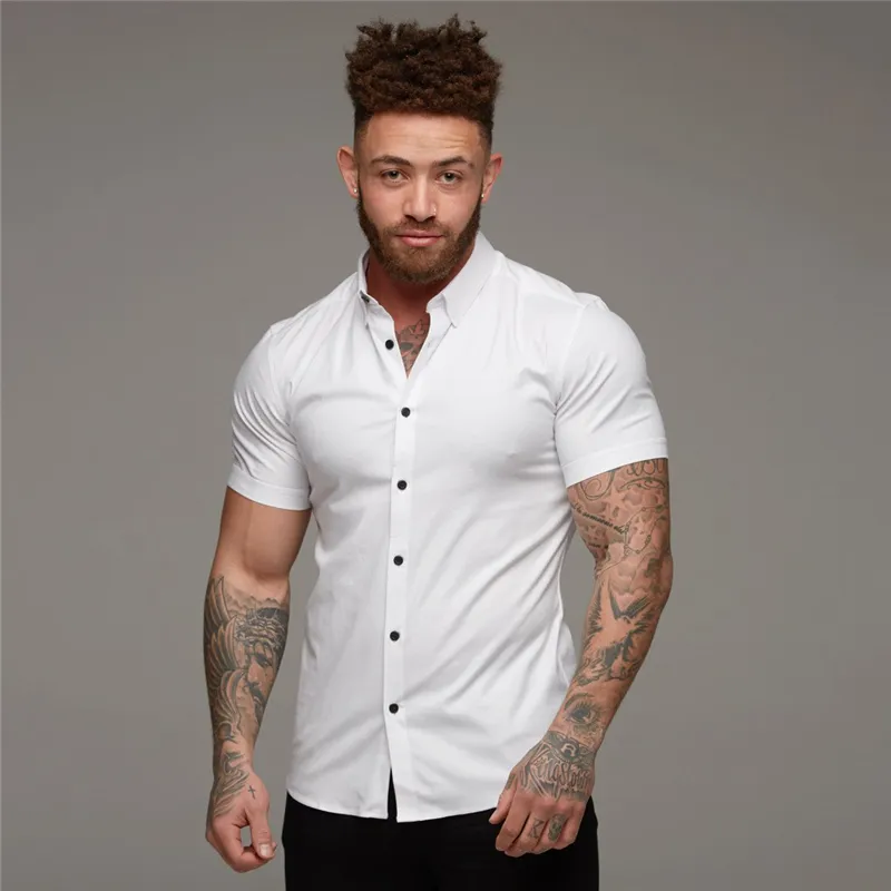 Summer Moda Koszula z krótkim rękawem Mężczyźni Solid Super Slim Fit Male Source Business Dress Marka Siłownia Fitness Sport Odzież 220324