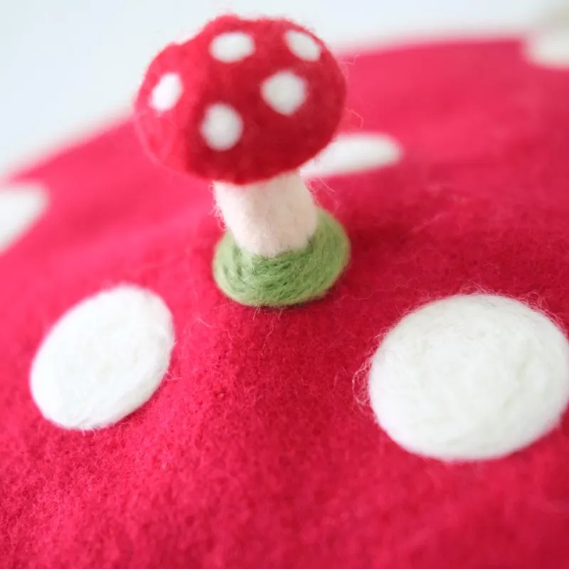 Bérets Béret en feutre de laine fait à la main avec champignon sur le dessus, chapeau de peintre créatif, cadeau d'anniversaire, casquette rouge d'enfant Yayoi Kusama ElementBeret304r