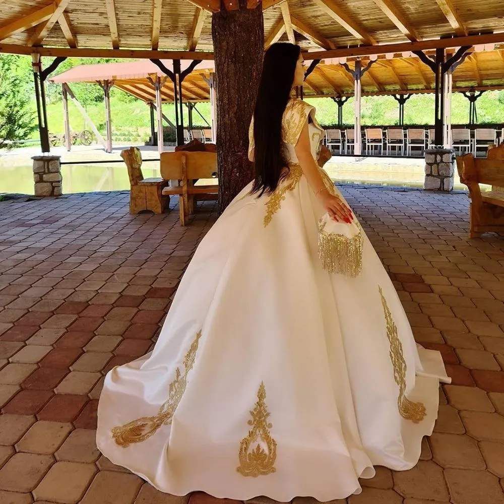 White Satin Caftan Evening Dresses Plus Size 2022 Off Shoulder Gold Lace Applique Arabic Prom Gowns