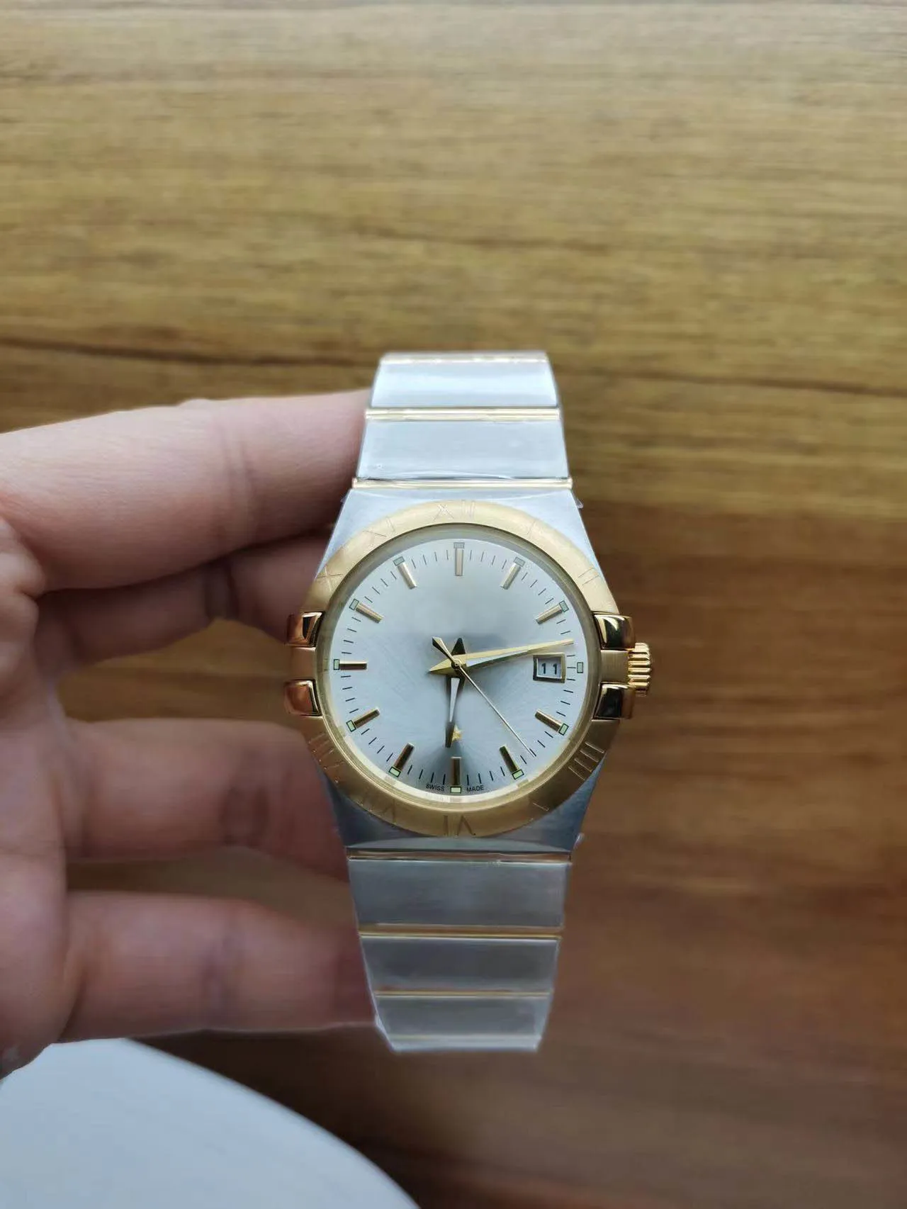2022 Herrklocka man högkvalitativ kvartsrörelse klockor orologio reloj designer klockor aaa armbandsur guld mode diamant