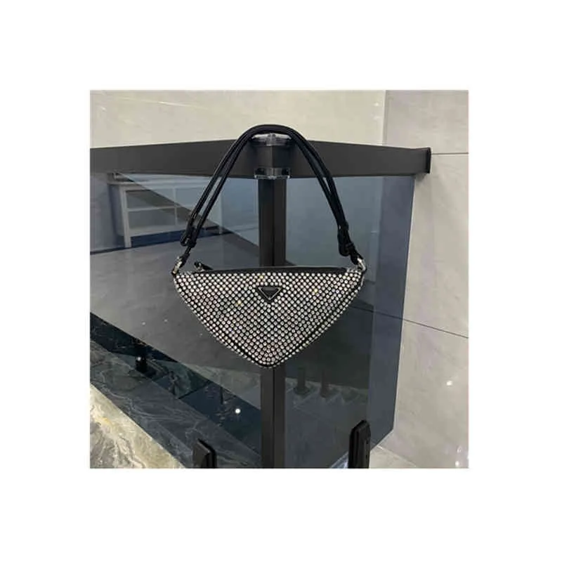 Bolsas 2022 Novo Triângulo Familiar Flash Diamante Sling Um ombro Messenger Bag Hand Hand Bolsa Feminina Bolsa