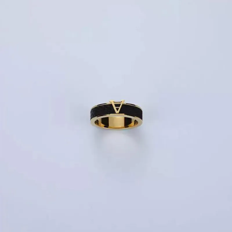 2022 Högkvalitativa designers Ring Luxurys Letter Mens Rings Fashion Jewelry V Par Ring 2 Styles Jubileums Present Wedding Ring G2206097Z