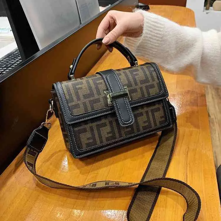 Женская сумочка дизайнер предлагает шкафы со скидкой на 80% с мощностью Popult Printed Portable Fashion One Phound Small Square Bag 45CQ