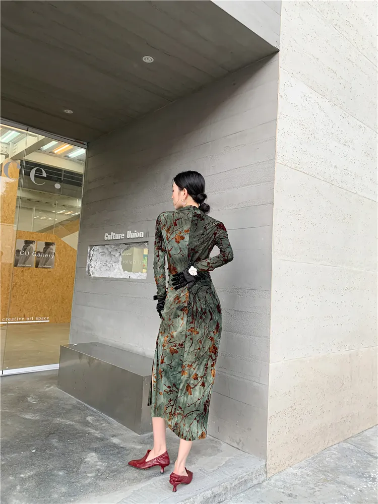CHEERART Vintage Green Floral Bodycon Cheongsam Dress Long Sleeve Midi Ladies High Slit Dresses Fall Womens Fashion Clothes 220317