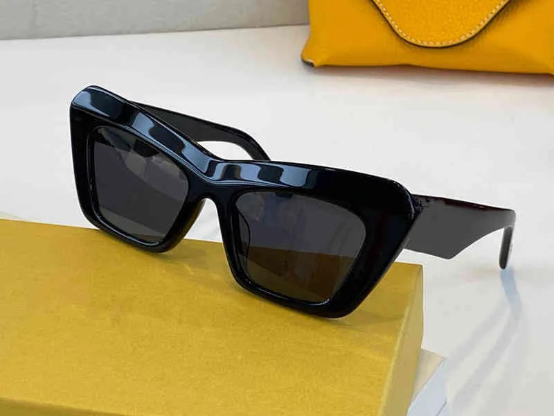 40036 Mode Nouvelles lunettes de soleil Rétro cadre Verre de soleil Vintage style punk Lunettes Top Qualité UV400 Protection Avec case9UC2