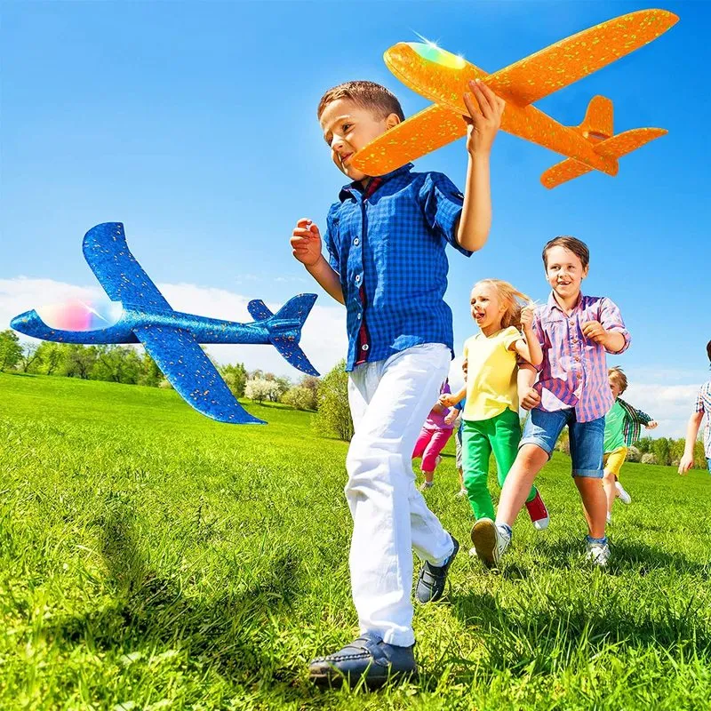 4Packs 50 cm skumplanet Kit Flying Glider Toy med LED Light Hand Throw Airplane Set Outdoor Game Aircraft Model Toys for Kids 220707