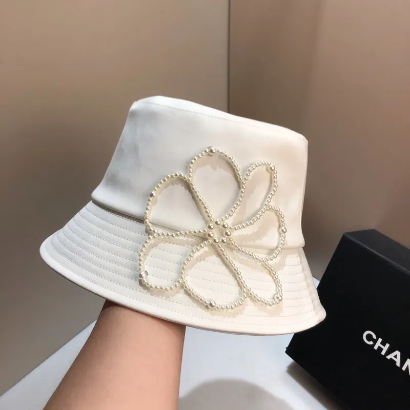 Vår hink hattar för kvinnor damer stor pärla blomma hatt utomhus lyx varumärke design fast justerbar andningsmössa dekoration 220607