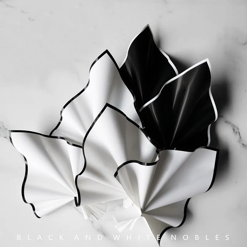 20 adet Siyah Beyaz Renk Su Geçirmez Çiçek Ambalaj Kağıtları 60 cm Buket Ambalaj Kağıdı Çiçekçi Malzeme Hediye Paketleme Craft Kağıt 220328