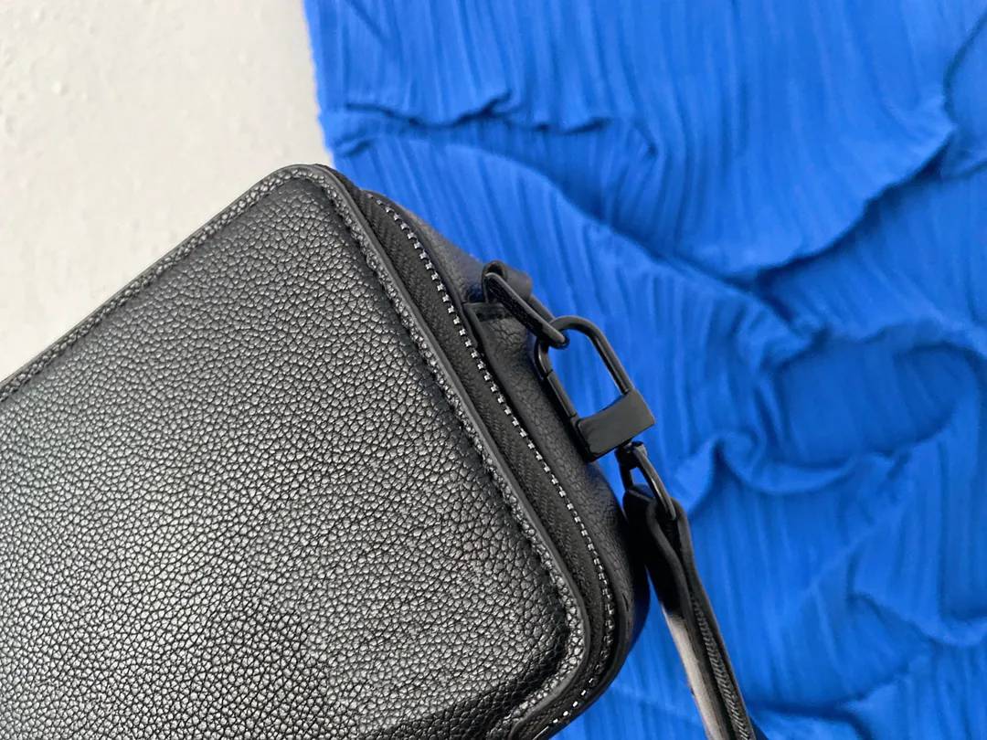 Portafoglio versatile di design Alpha indossabile M59161 Borsa da uomo in pelle granata nera con 6 scomparti carte con patta Borsa a tracolla di grande capacità Sho290r