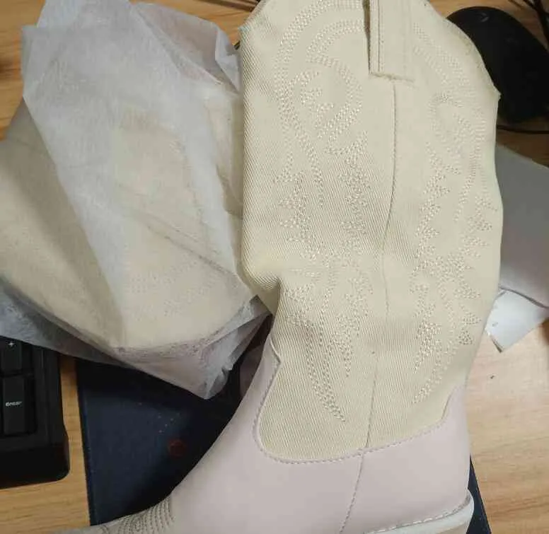 نمط جديد المرأة حذاء برقبة للركبة عالية الكعب الغربية كاوبوي الأحذية المطرزة أشار تو أحذية النساء الشتاء دراجة نارية الأحذية Y1125