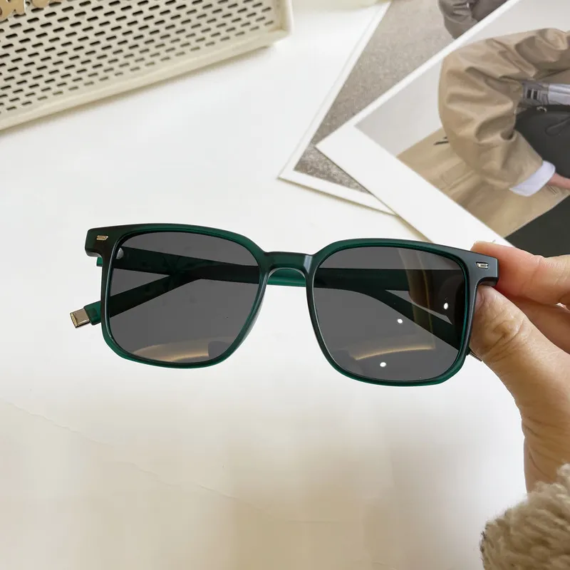 Retro TR90 Solglasögon för high-end fyrkantiga polarisatorer kvinnors UV-skydd som driver solglasögon gatuskytte tillbehör CX220325