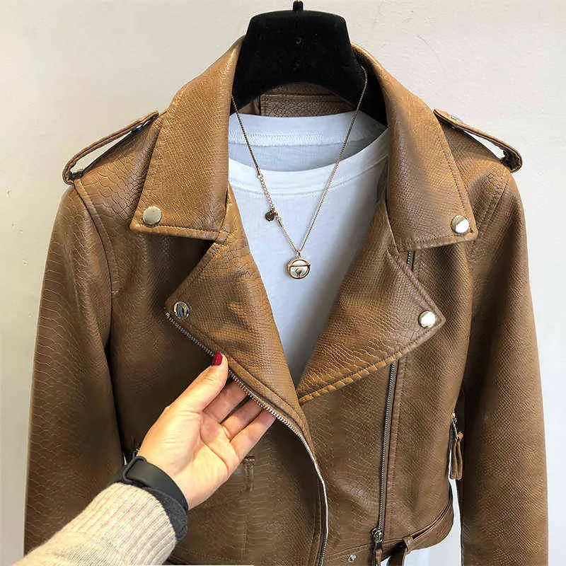 2022 Nya kvinnor Spring Autumn Faux Leather with Belt Jacket Female Punk Outwear Moto Biker Outwear Vintage Elegant Leather Coat L220728