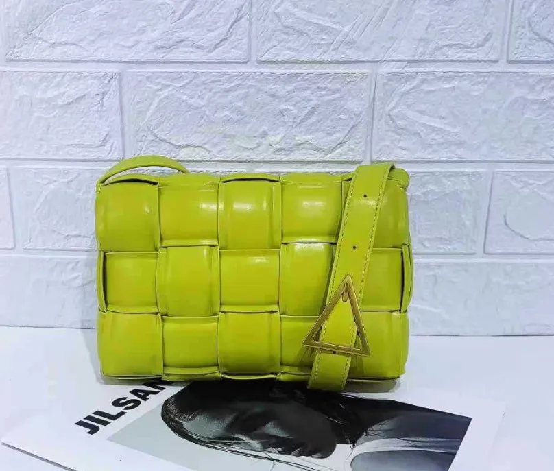 Mode et petit sac carré de haute qualité Nouveau design de niche bon sac oblique en sac croi