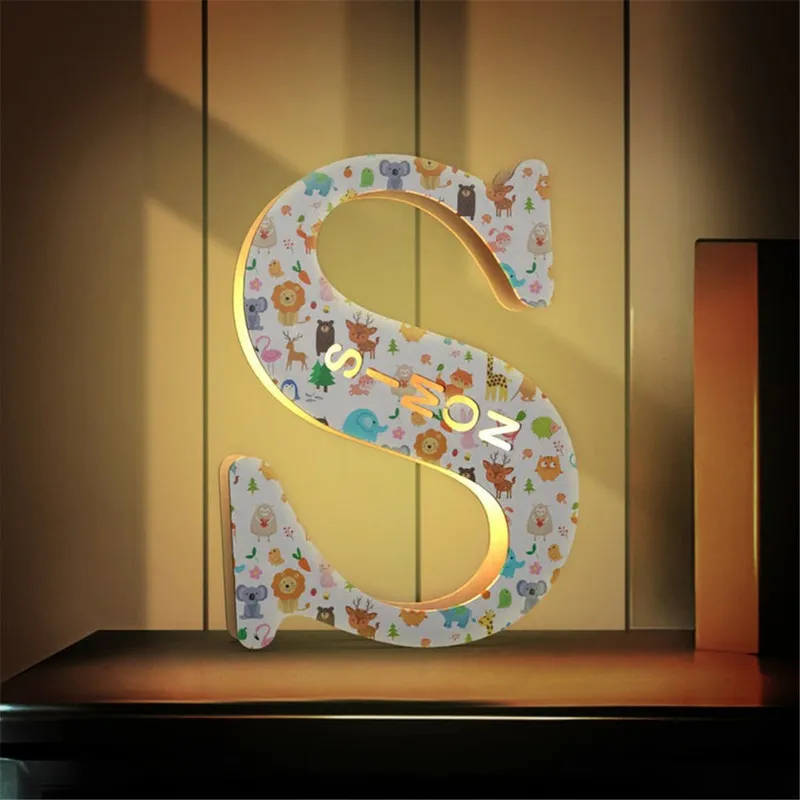 Nome personalizzato in legno Lettera LED Luce 26 Lettera Personalizzata colorata Cartoon Animal Po Pittura Luce notturna la decorazione della stanza 220623