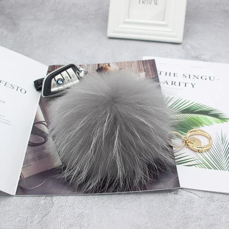 Luksusowa marka 15 cm Real Fur Ball Pom Poms Pompom Wysokiej Jakości Brelok Key Chain Metal Ring Wisiorek Dla Kobiet F281 220411