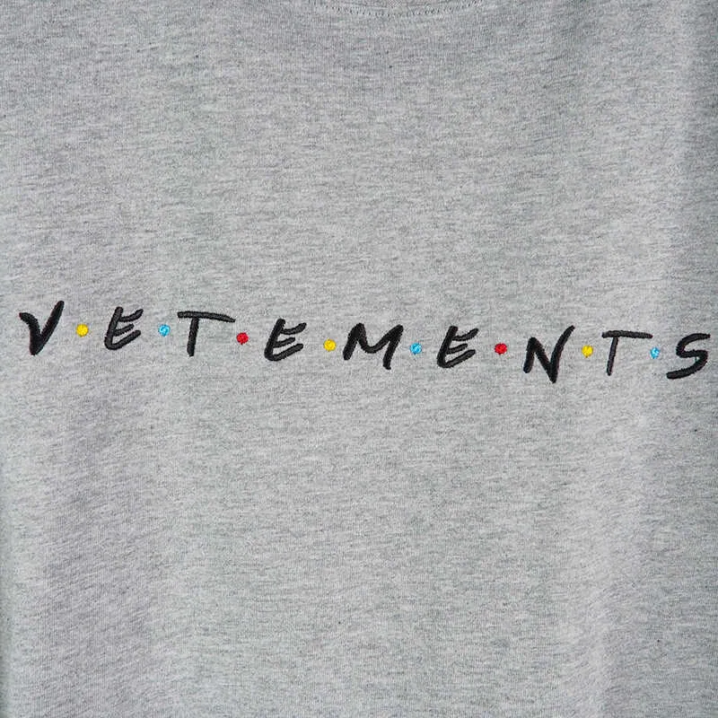 Marque multicolore broderie VETEMENTS T-shirt hommes femmes haute qualité Simple classique VTM Tee hauts Vetements manches courtes