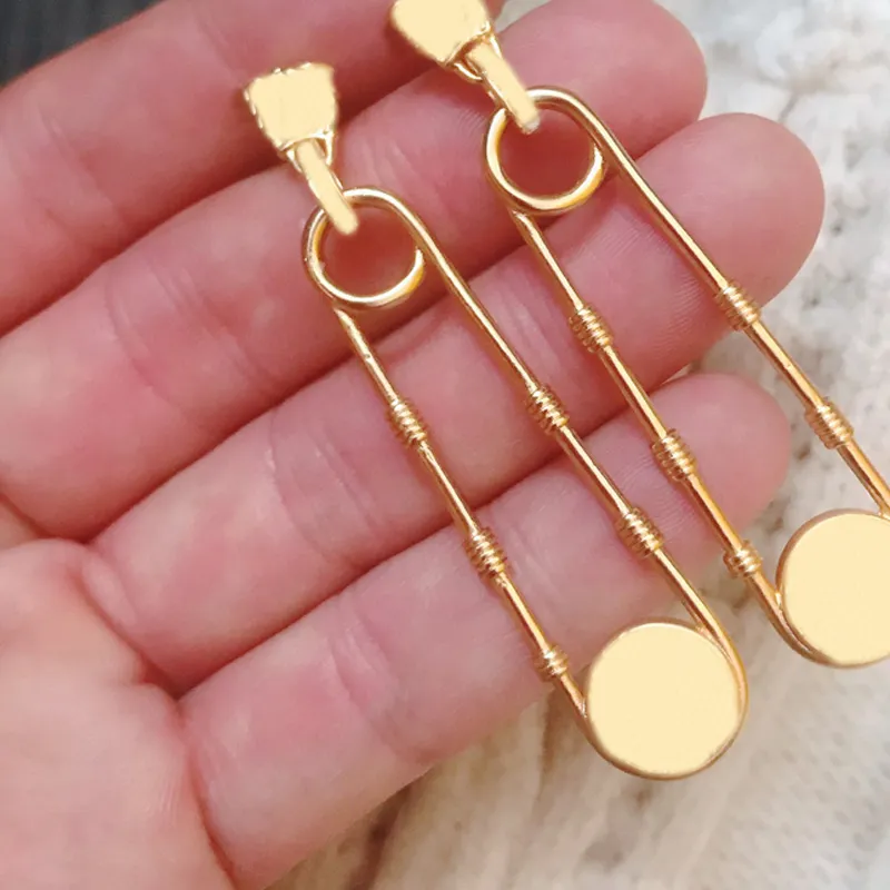 Designer oors voor vrouwen gouden papieren clip hangende oorbellen mode mannen bengelen oorrang luxe hoepels sieraden v studs 925 zilver or199e