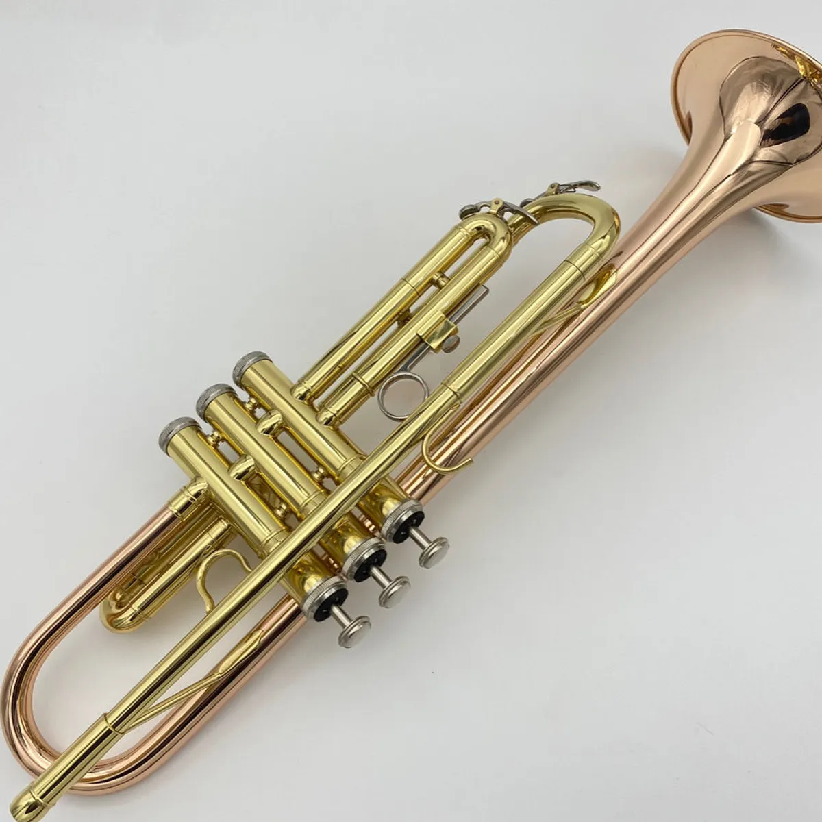 初心者向けの高品質のプロフェッショナルトランペット楽器をプレイするためのゴールドプレートリンブロンズリバースグリップレフタントランペット8985323